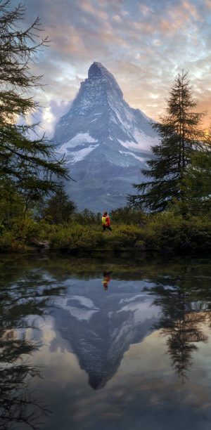 senderista en los bosques de la Selva Negra