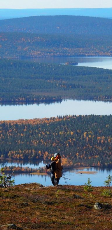 Cascadas de Triberg en La Selva Negra Personas en el puente de las Csscadas de Triberg en La Selva Negra